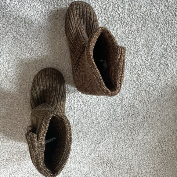 Brown Knit UGGs Women’s size 8 - Picture 9 of 16